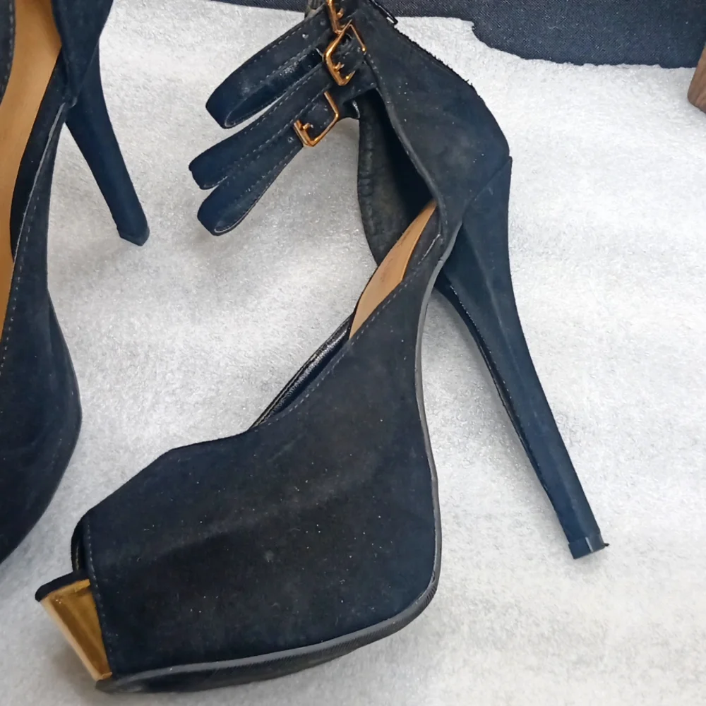 Black suede Platform Sandals Shoes with Gold Trim High 6" Heels - Picture 5 of 9